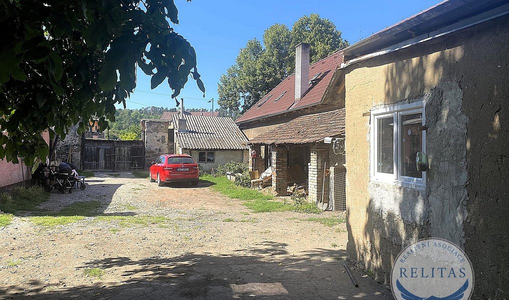 Prodej stavebního pozemku 1 873 m², Králův Dvůr – náhled fotky 6