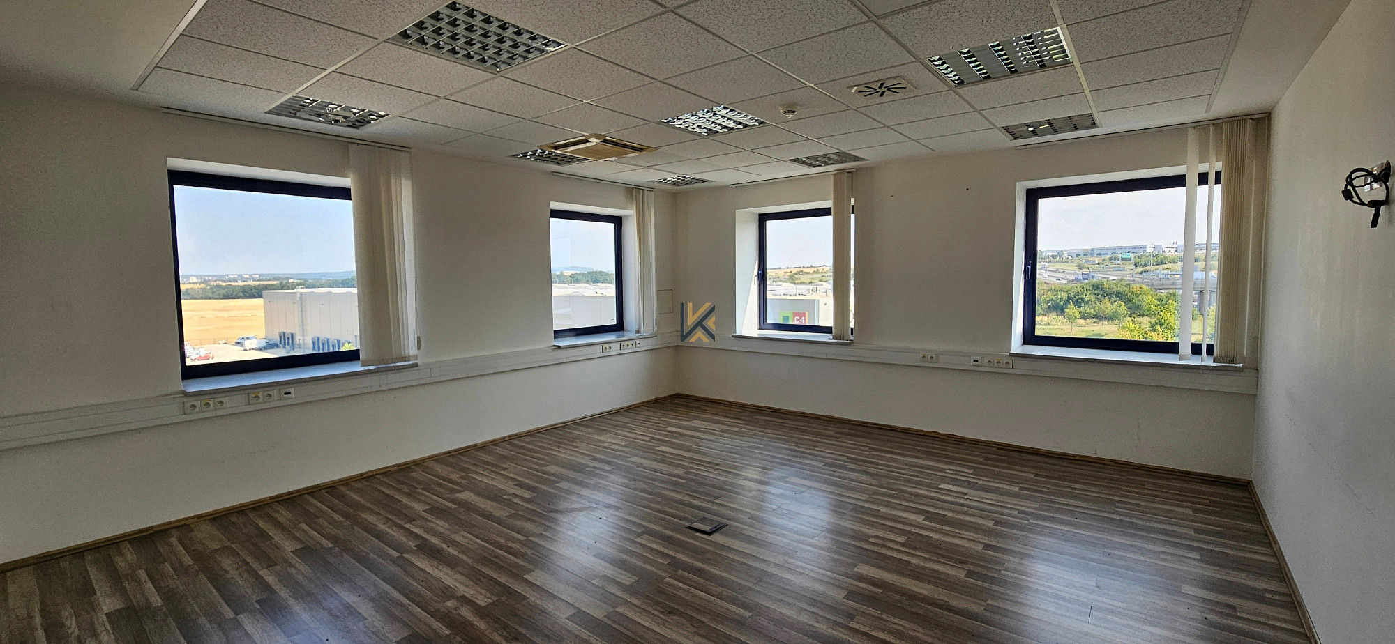 Pronájem kanceláře 555 m² – pohled 5
