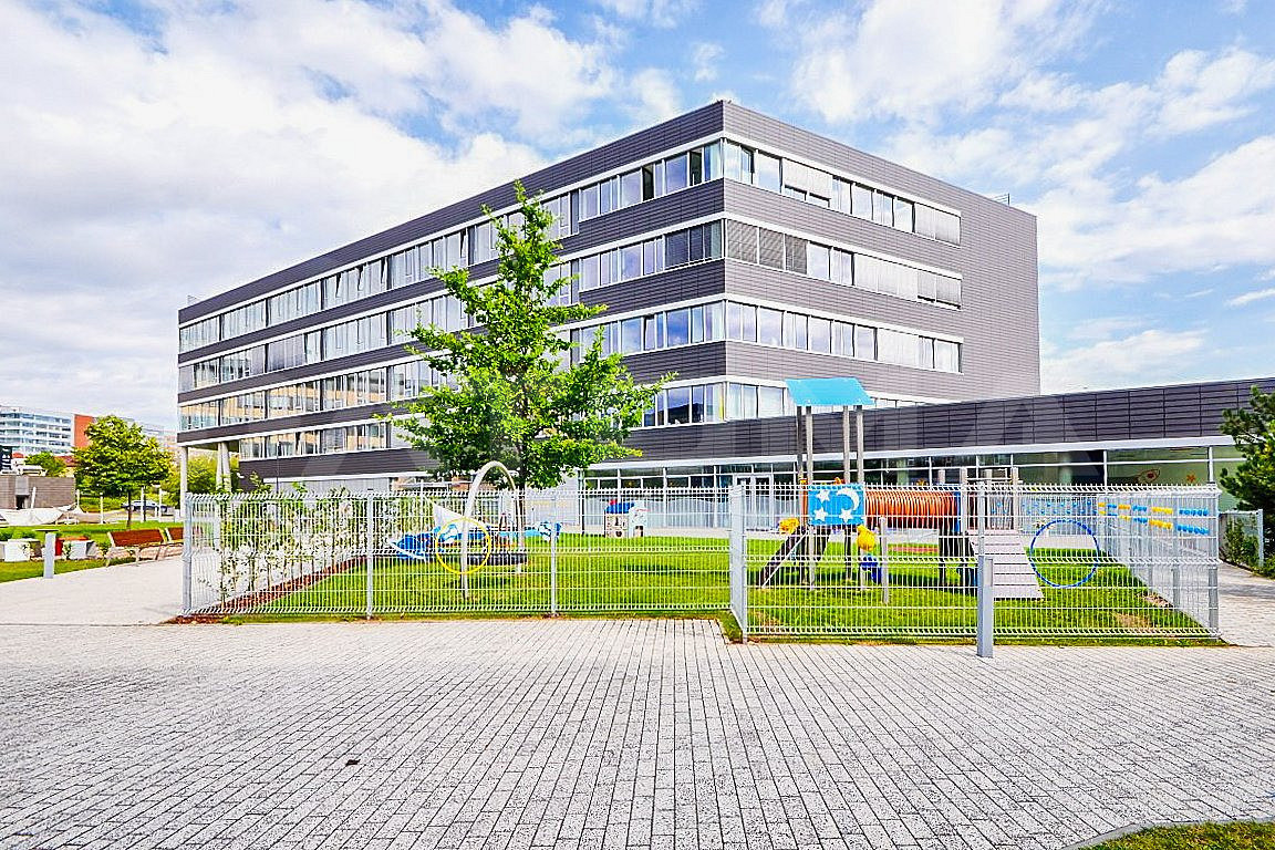 Pronájem kanceláře 400 m²