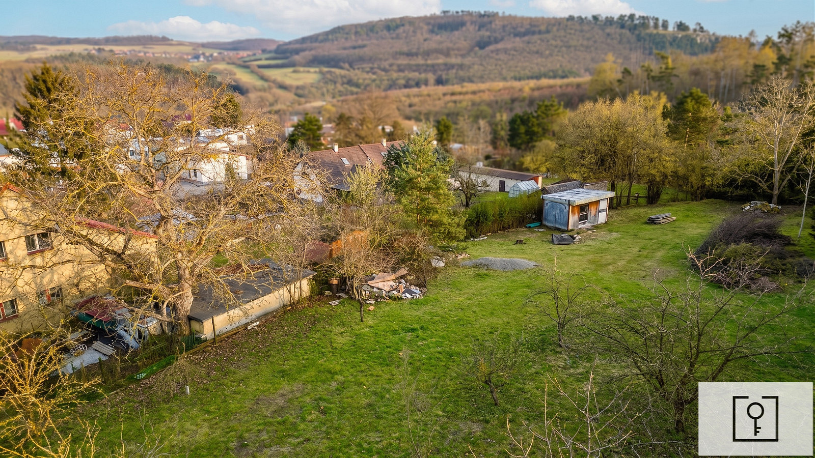 Prodej stavebního pozemku 1 748 m² – fotografie 4