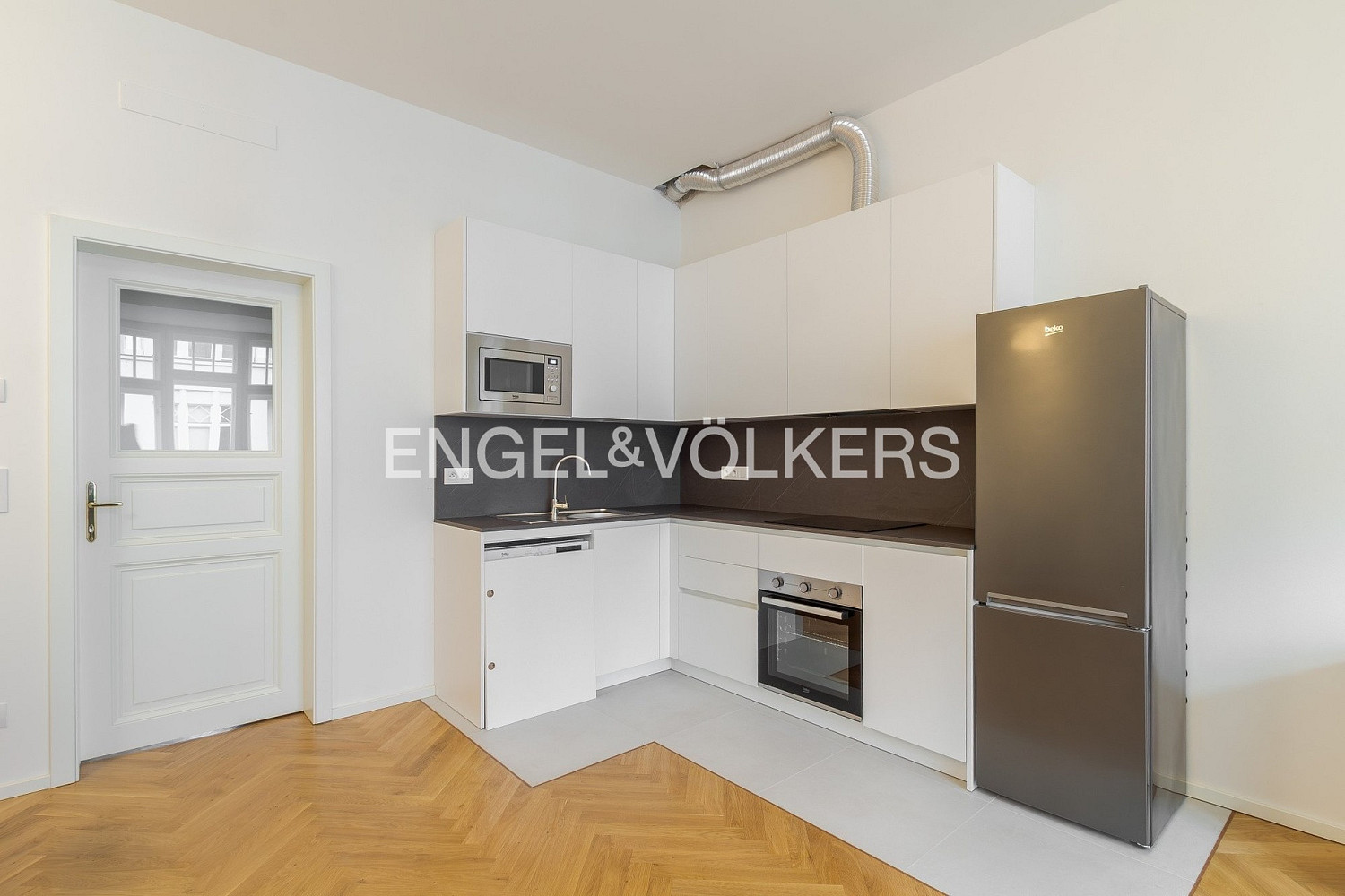Pronájem bytu 3+kk 75 m² — photo 2