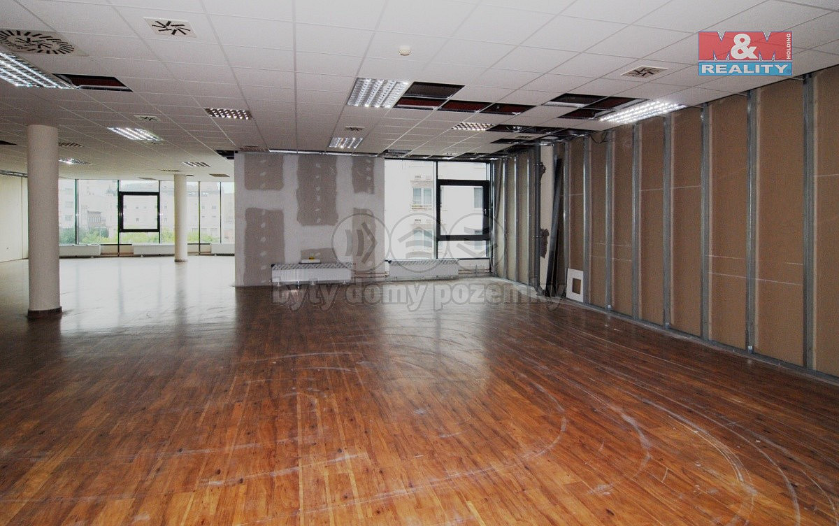 Pronájem kanceláře 210 m² — photo 2