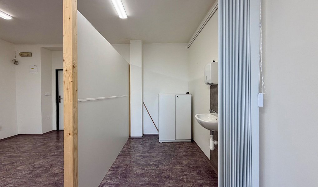 Pronájem obchodních prostor 37 m², Frenštát pod Radhoštěm – náhled fotky 2