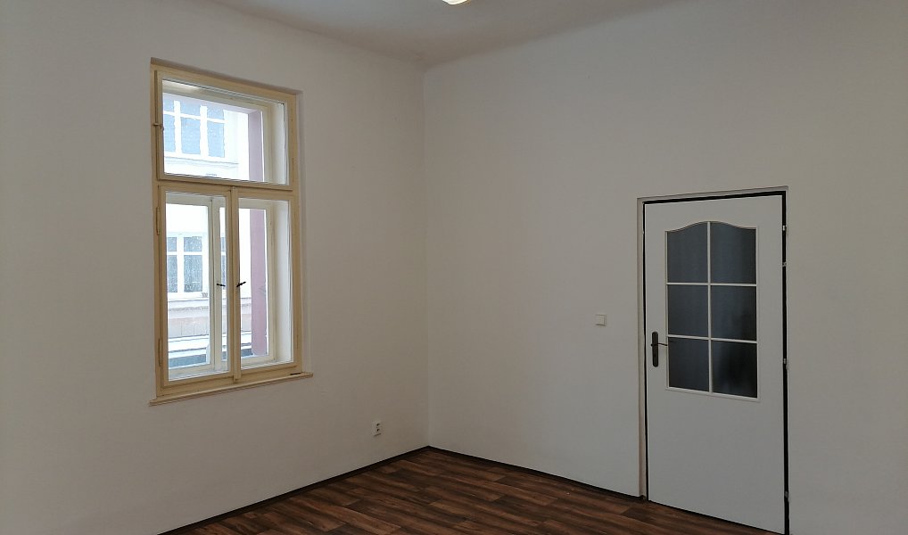 Pronájem kanceláře 41 m², Kladno – náhled fotky 6