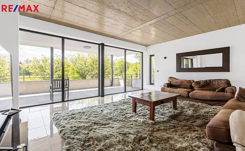 Prodej domu 330 m² s pozemkem 600 m², Praha 10