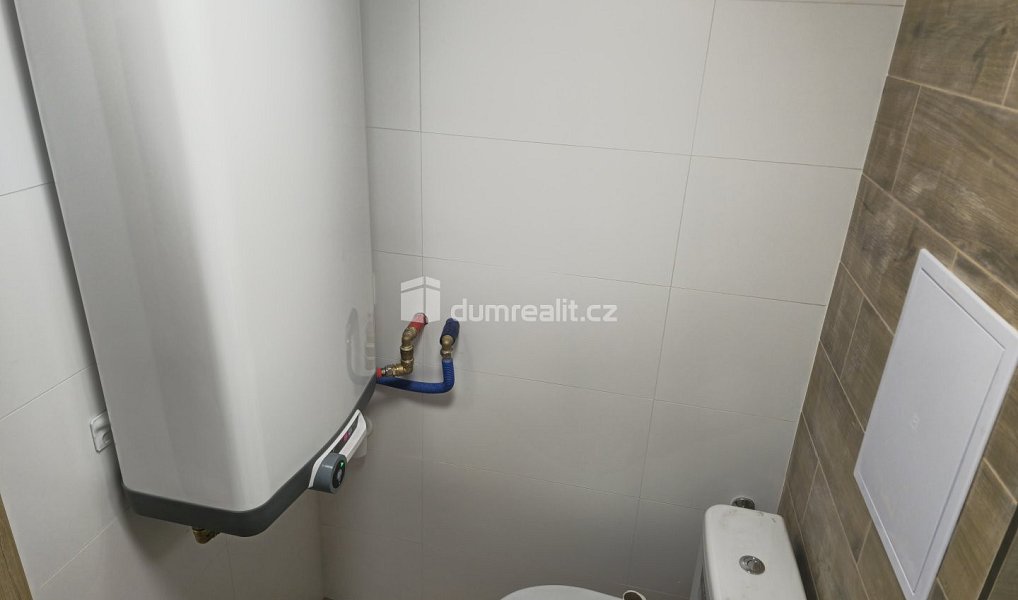 Pronájem bytu 3+1 86 m², Všejany – náhled fotky 16