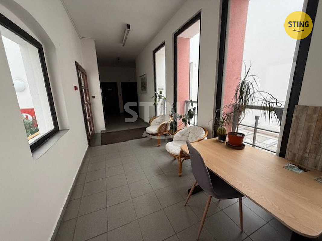 Pronájem kanceláře 24 m² — photo 3
