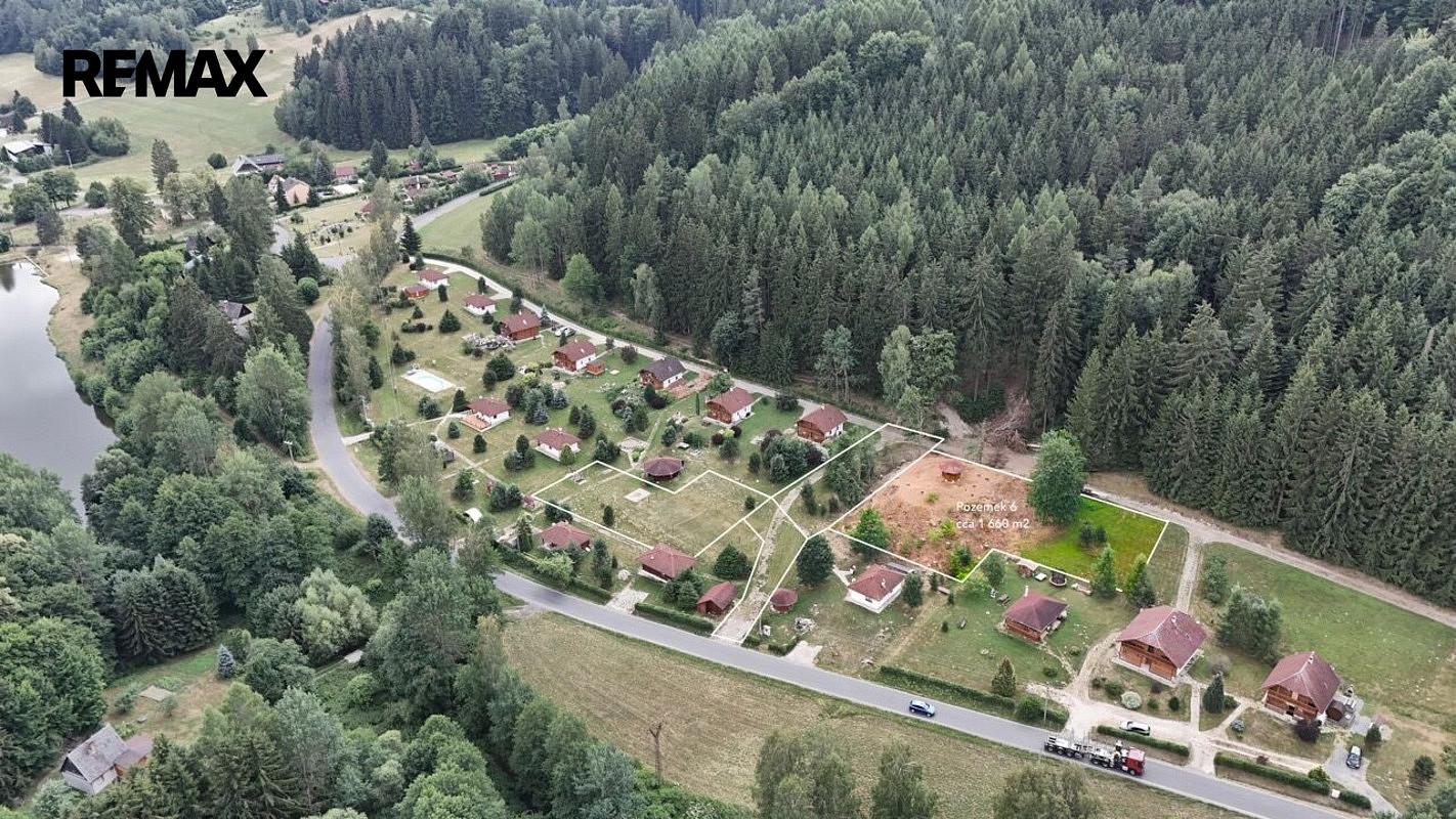 Prodej stavebního pozemku 1 660 m²