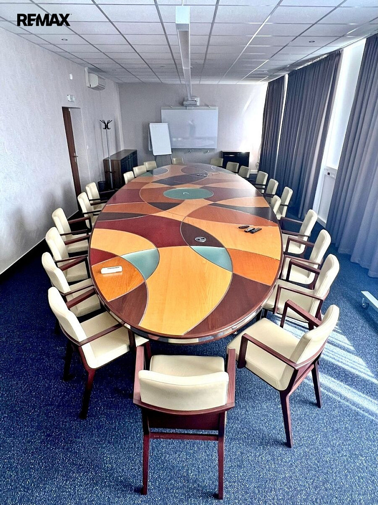 Pronájem kanceláře 1 400 m² – fotografie 3