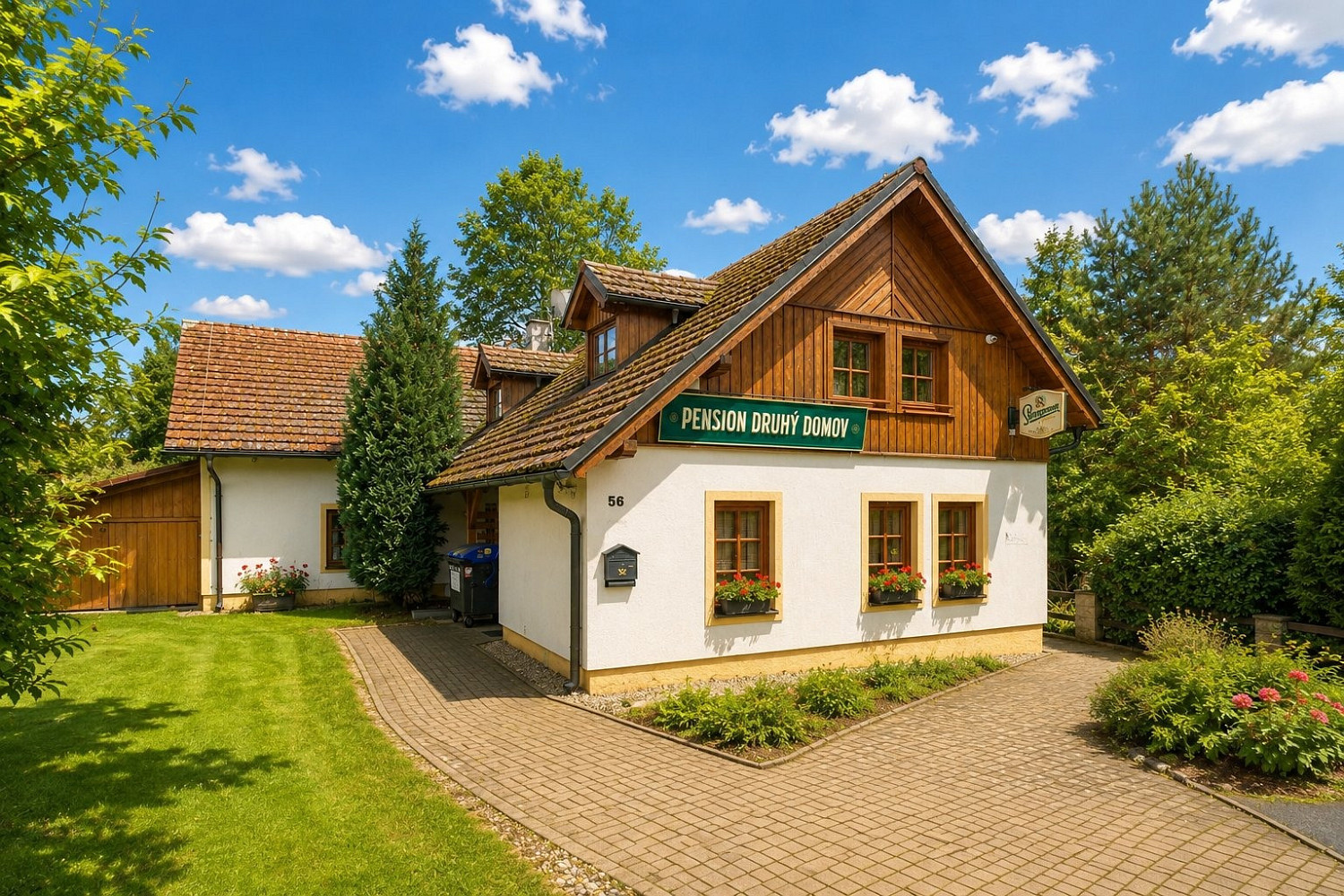 Prodej domu 280 m² s pozemkem 935 m² – fotografie 2