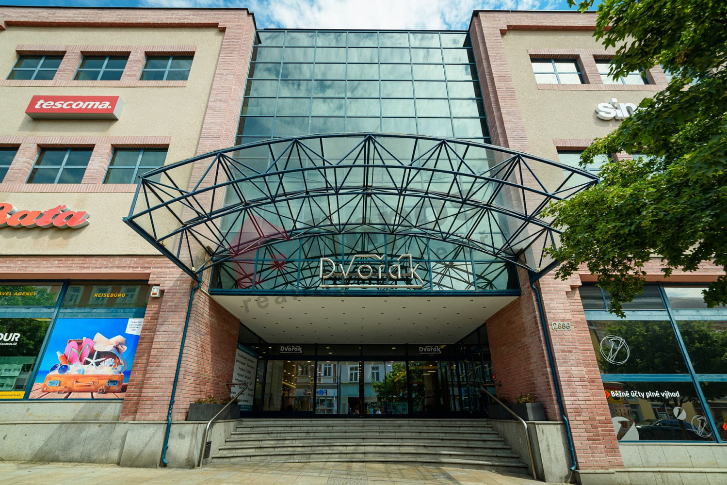 Pronájem obchodních prostor 81 m²