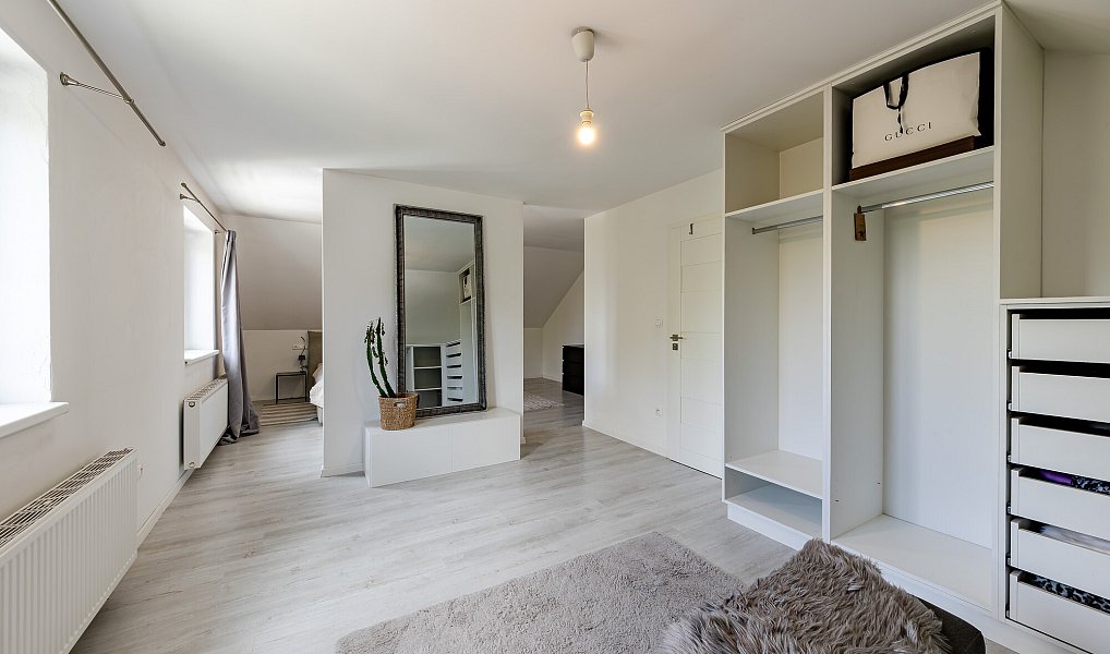 Prodej domu 206 m² s pozemkem 637 m², Staré Město – náhled fotky 12