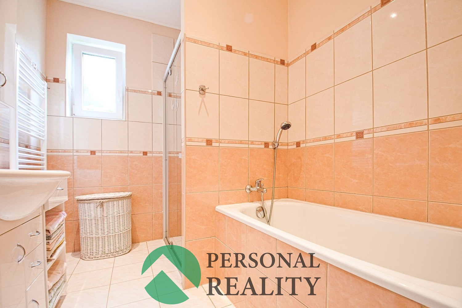Prodej domu 240 m² s pozemkem 612 m² – fotografie 2
