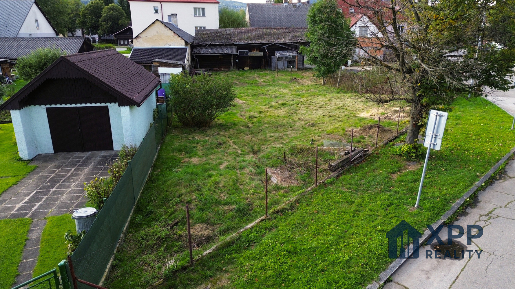 Prodej stavebního pozemku 696 m² – fotografie 2
