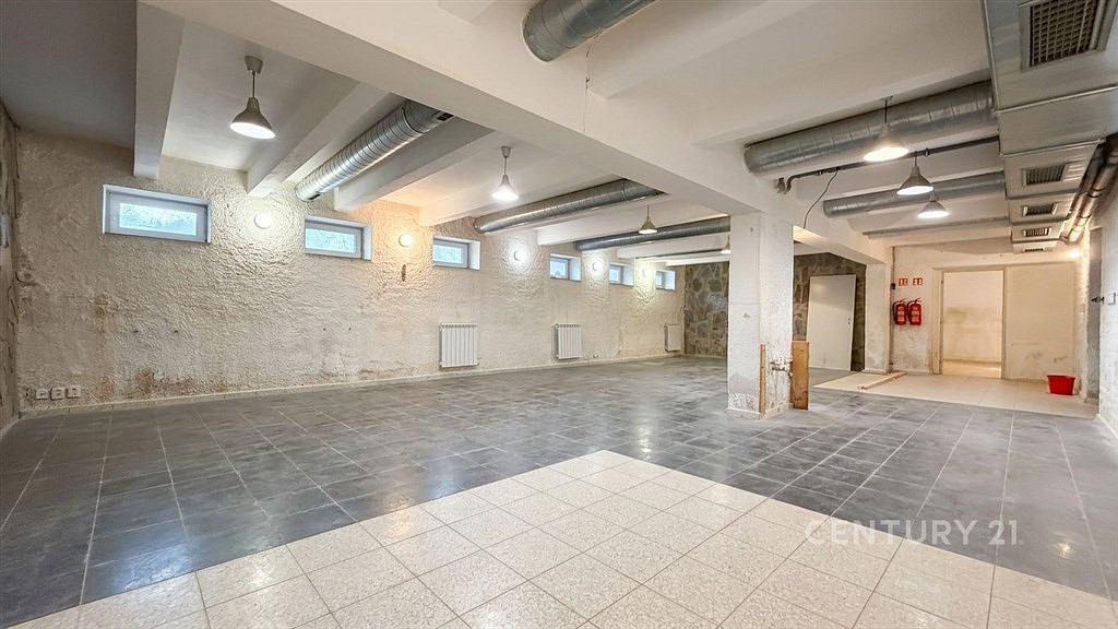 Pronájem obchodních prostor 140 m² — photo 2