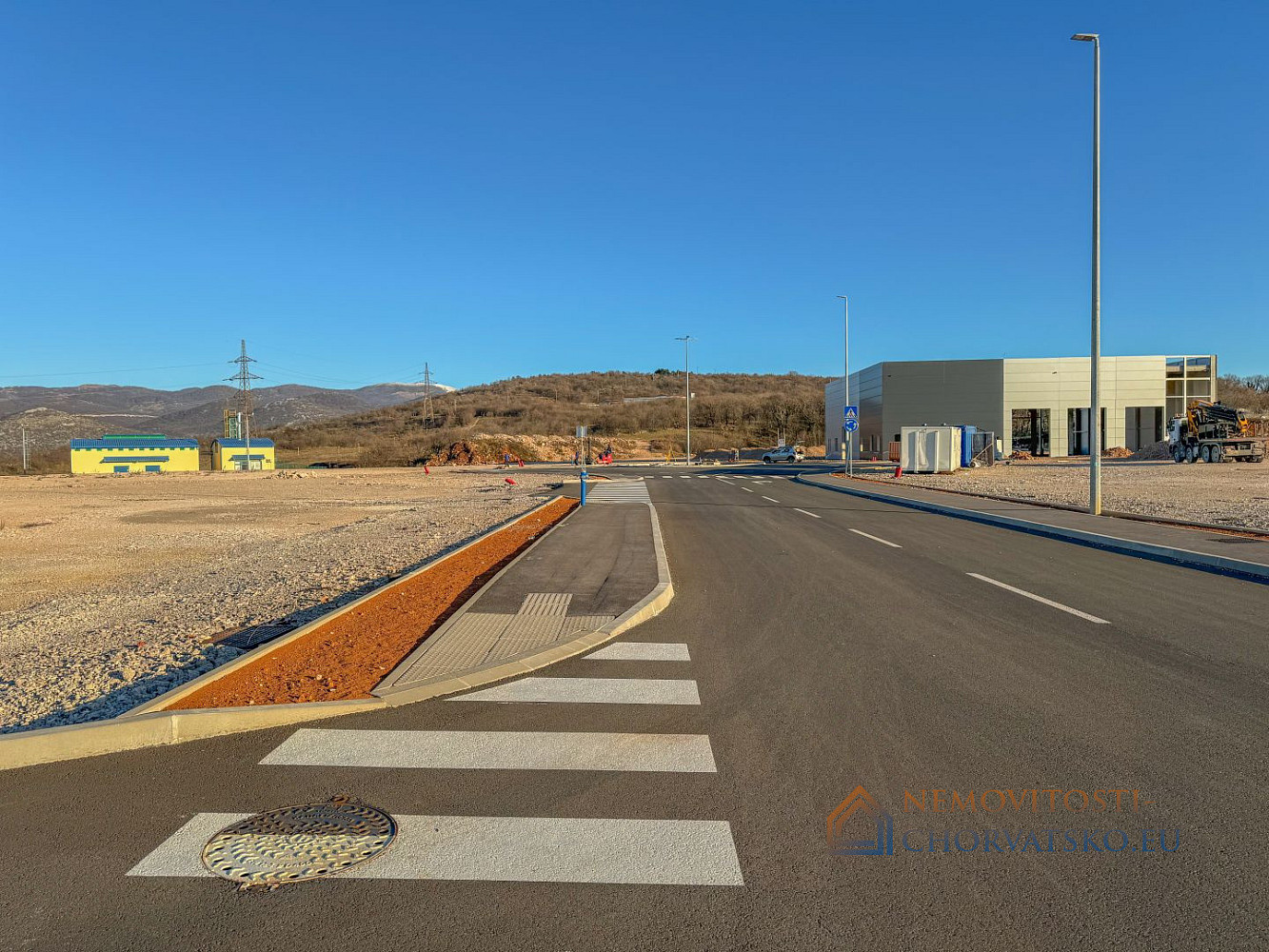 Prodej stavebního pozemku 2 350 m² – další