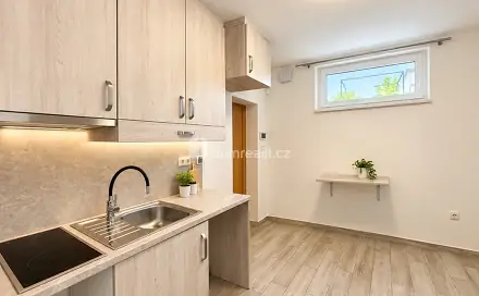 Pronájem bytu 1+1 30 m², Zámecká, Mikulov, okres Břeclav