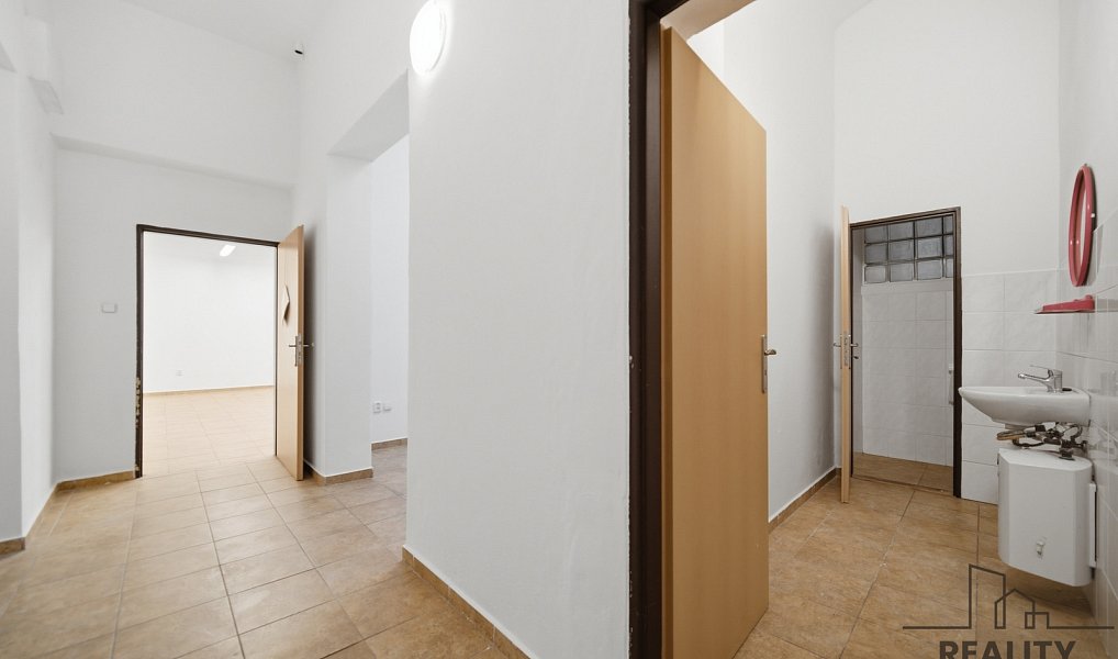 Pronájem obchodních prostor 230 m², Pardubice – náhled fotky 9