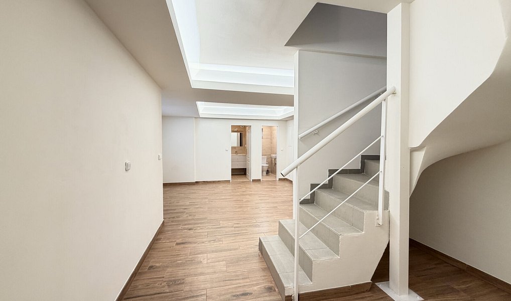 Pronájem domu 302 m² s pozemkem 737 m², Praha – náhled fotky 28