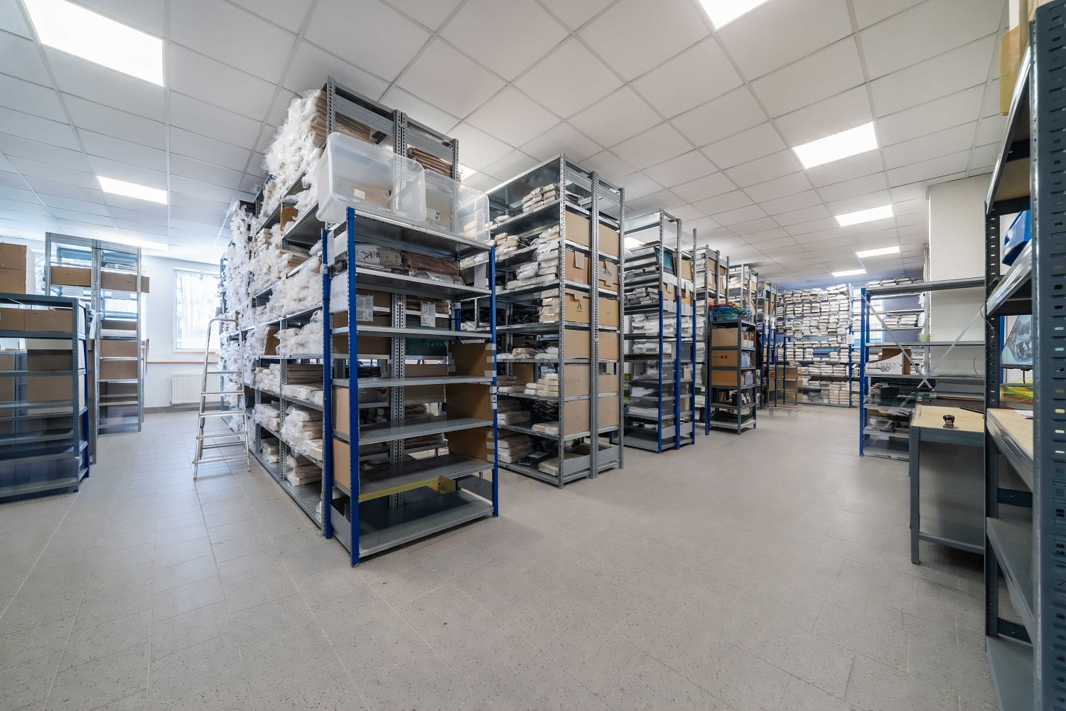 Pronájem skladovacích prostor 985 m² – fotografie 4