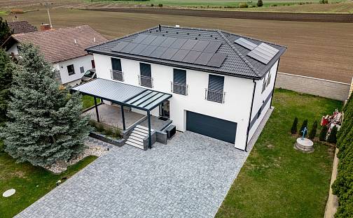 Prodej domu 232 m² s pozemkem 1 038 m², Sluhy, okres Praha-východ