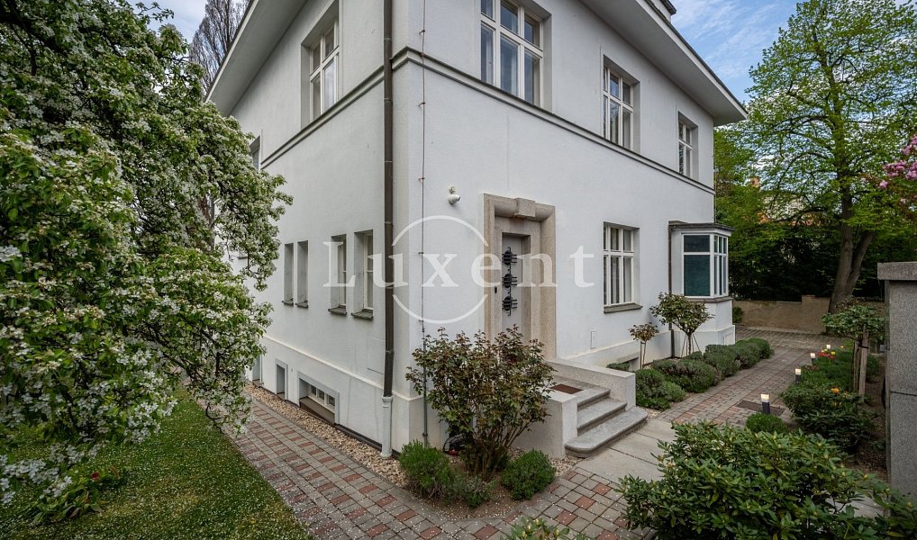 Prodej domu 726 m² s pozemkem 945 m², Praha – náhled fotky 4