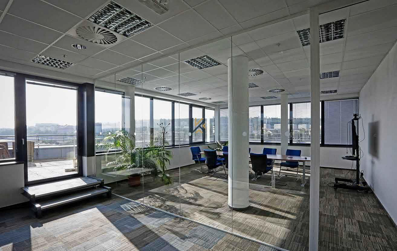 Pronájem kanceláře 708 m² – fotografie 2