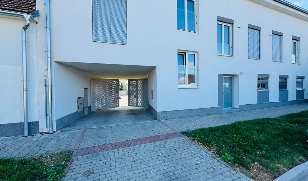 Venkovní, parkovací stání na prodej, 13 m2, ul. Faměrovo náměstí, Brno - Černovice, Brno – náhled fotky 4