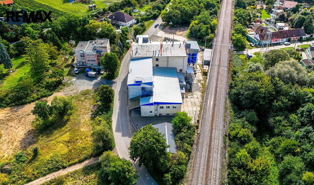 Prodej výrobních prostor 4 050 m², Pouzdřany – náhled fotky 16