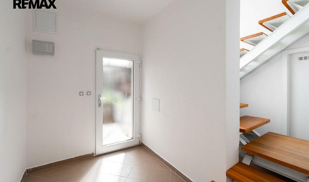 Prodej domu 300 m² s pozemkem 2 121 m², Měchenice – náhled fotky 23