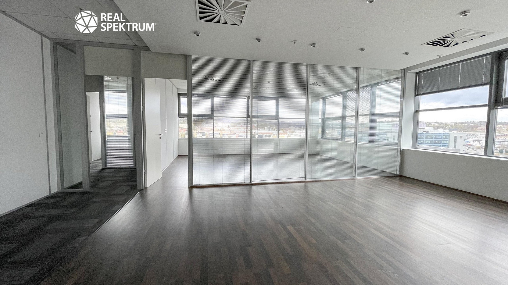 Pronájem kanceláře 829 m²