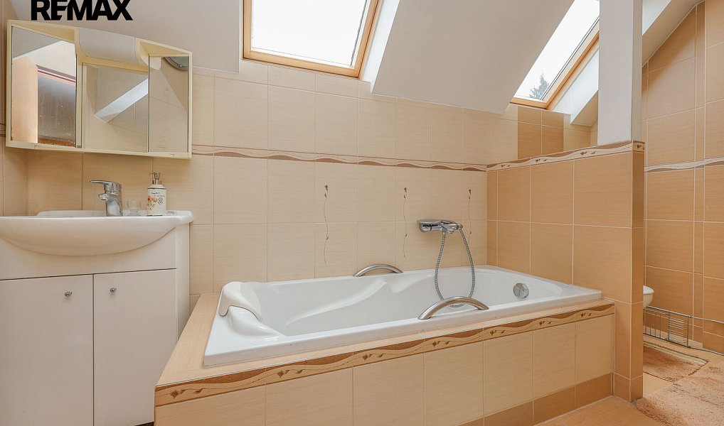 Prodej domu 290 m² s pozemkem 718 m², Vejprnice – náhled fotky 17