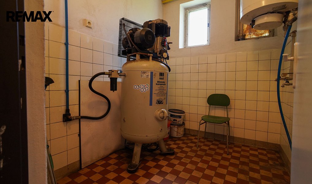 Prodej obchodních prostor 278 m², Smiřice – náhled fotky 9