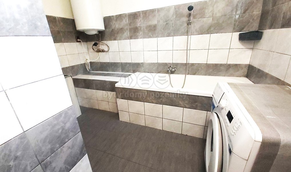 Prodej domu 150 m² s pozemkem 884 m², Kounov – náhled fotky 4