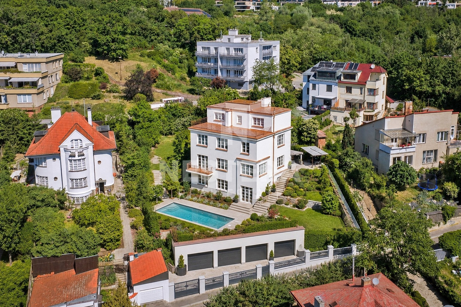 Prodej nájemního domu, činžáku 397 m²