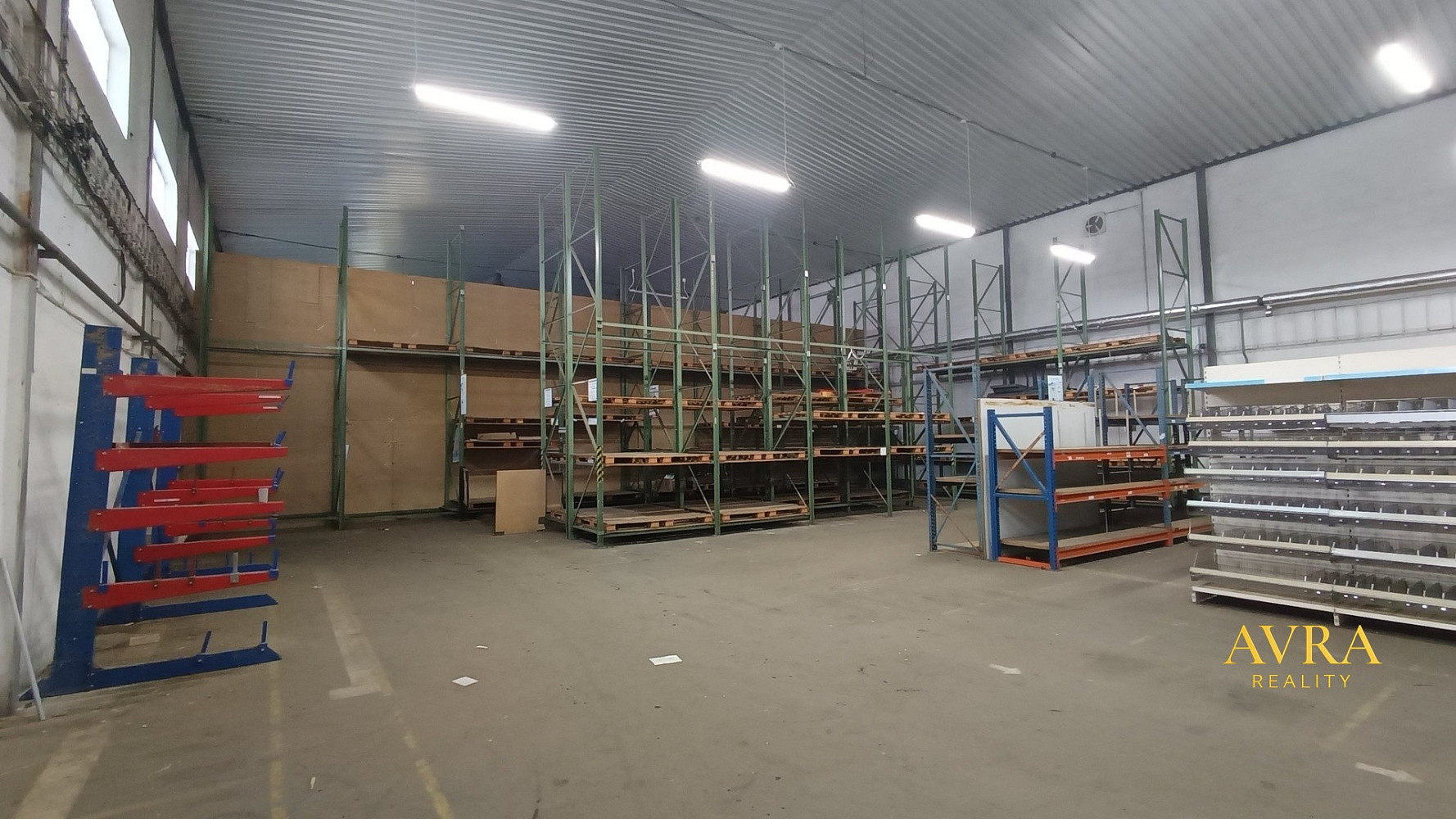Pronájem skladovacích prostor 300 m²