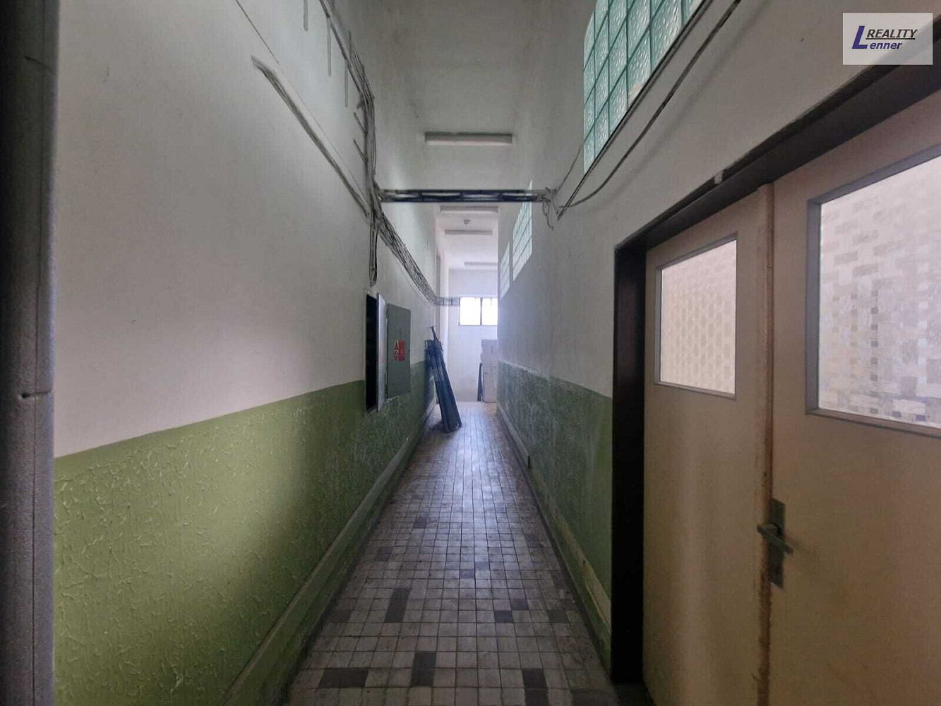 Pronájem výrobních prostor 731 m² – fotografie 2