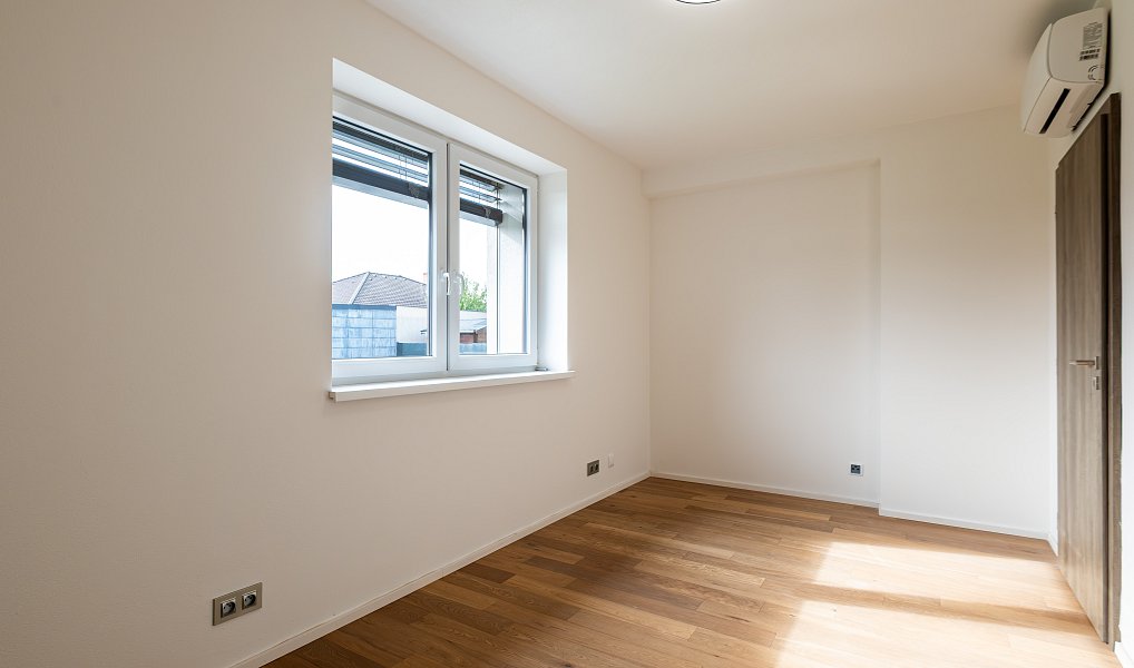 Prodej domu 150 m² s pozemkem 695 m², Staré Jesenčany – náhled fotky 11