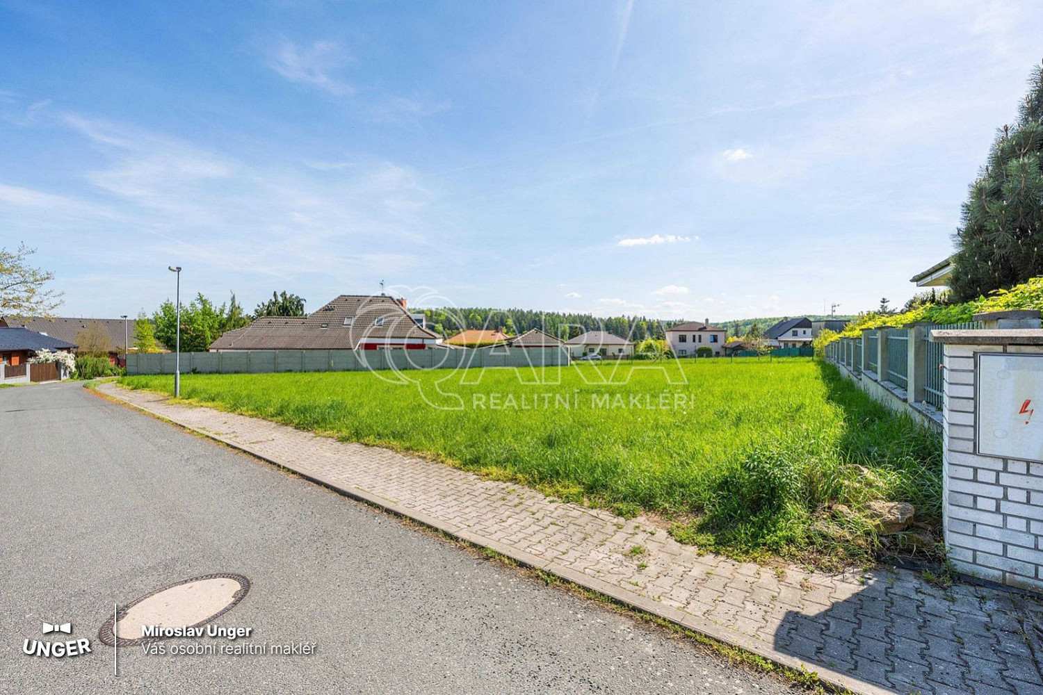 Prodej stavebního pozemku 1 040 m²