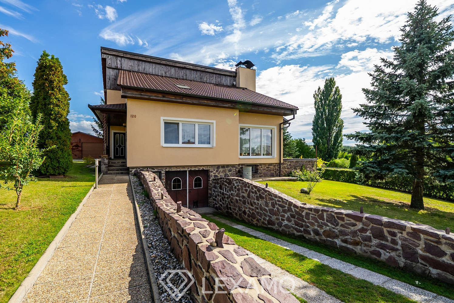 Prodej domu 270 m² s pozemkem 1 145 m² – pohled 2