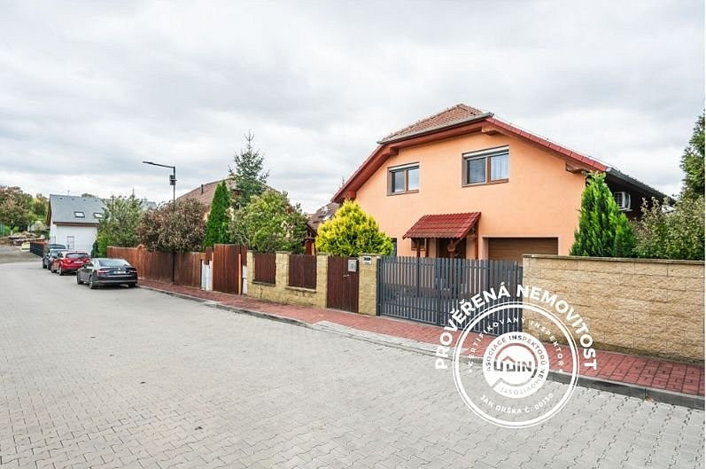 Prodej domu 240 m² s pozemkem 823 m² – fotografie 3