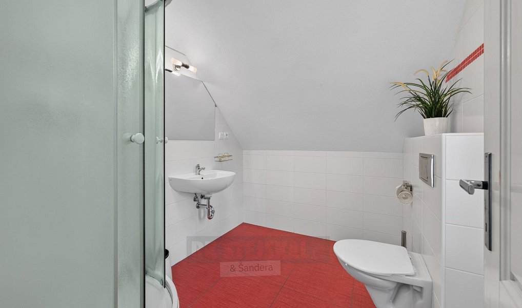 Prodej ubytovacího objektu 1 750 m², Rožmberk nad Vltavou – náhled fotky 27