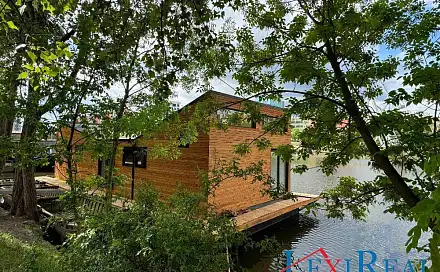 Hausbót 4kk - 96m2 s terasou 30m2 a kotevním místem Praha, Sanderova, Praha 7 - Holešovice