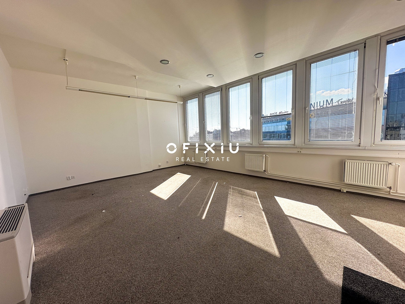 Pronájem kanceláře 45 m² – fotografie 3