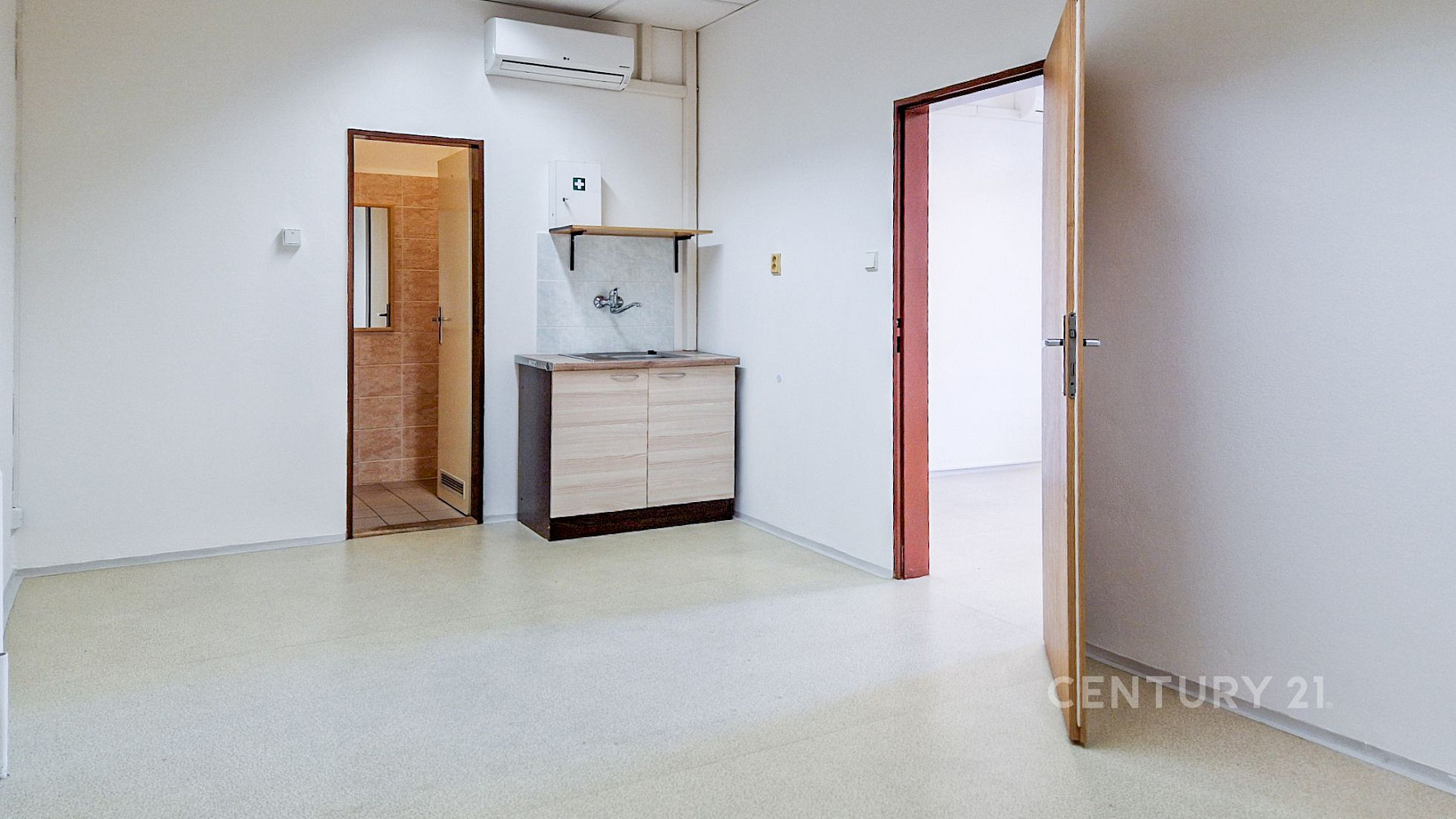 Pronájem kanceláře 40 m² – fotografie 2