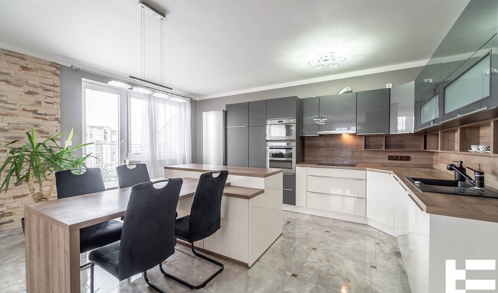 Prodej bytu 4+kk 81 m², Klecany – náhled fotky 24