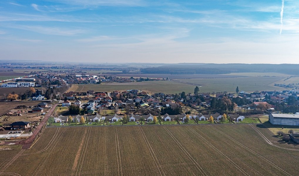 Prodej stavebního pozemku 1 000 m², Chudeřice – náhled fotky 3