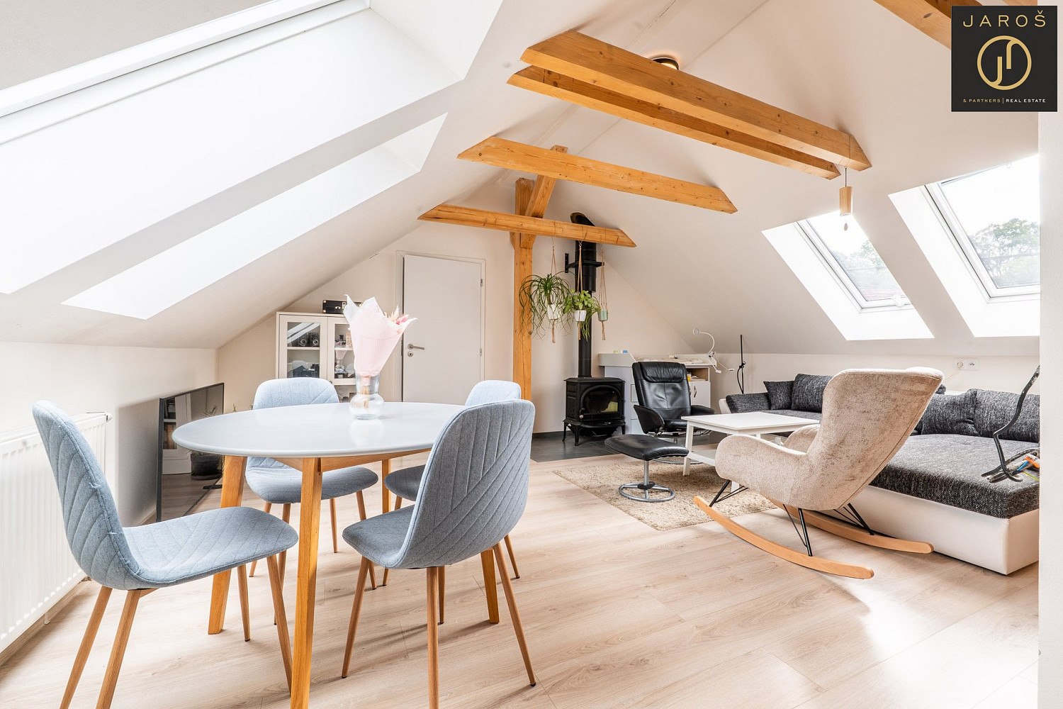 Prodej domu 203 m² s pozemkem 1 153 m² – fotografie 2