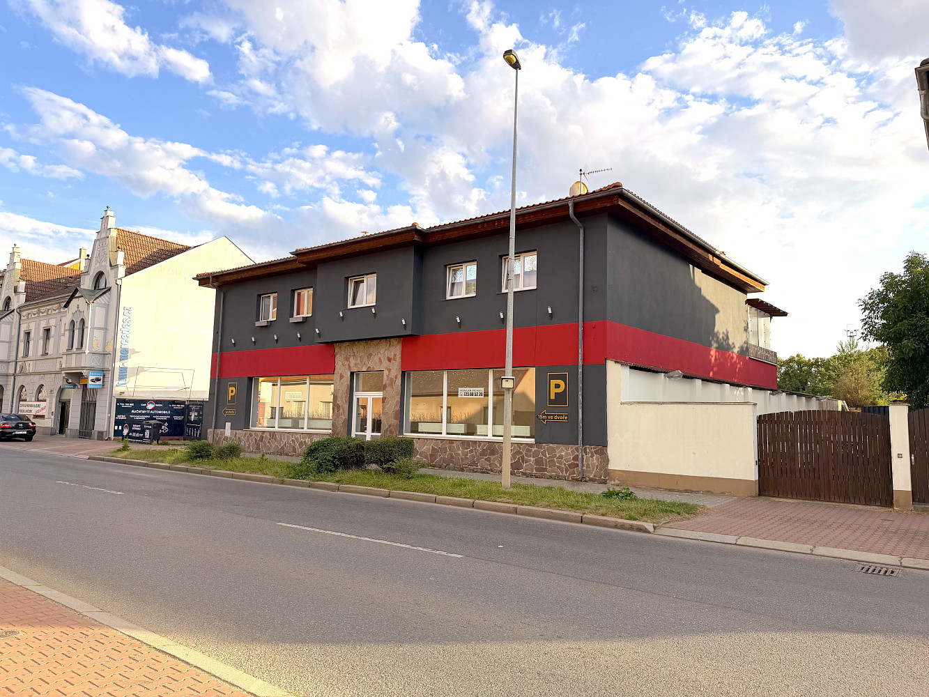 Pronájem obchodních prostor 137 m² – fotografie 2
