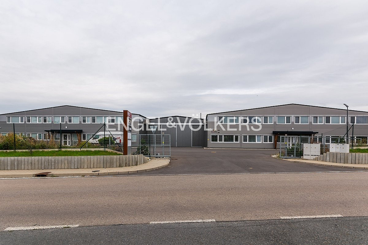 Pronájem skladovacích prostor 1 890 m² – fotografie 2